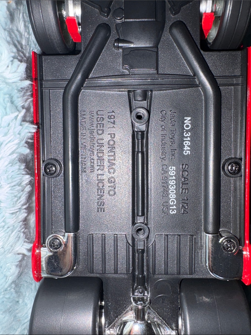 Red Jadas Toys Pontiac GTO with Opening Latches - Picture 2 of 7